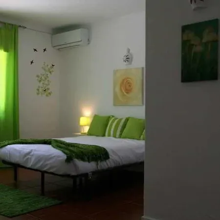 Cerro בית הארחה 2*